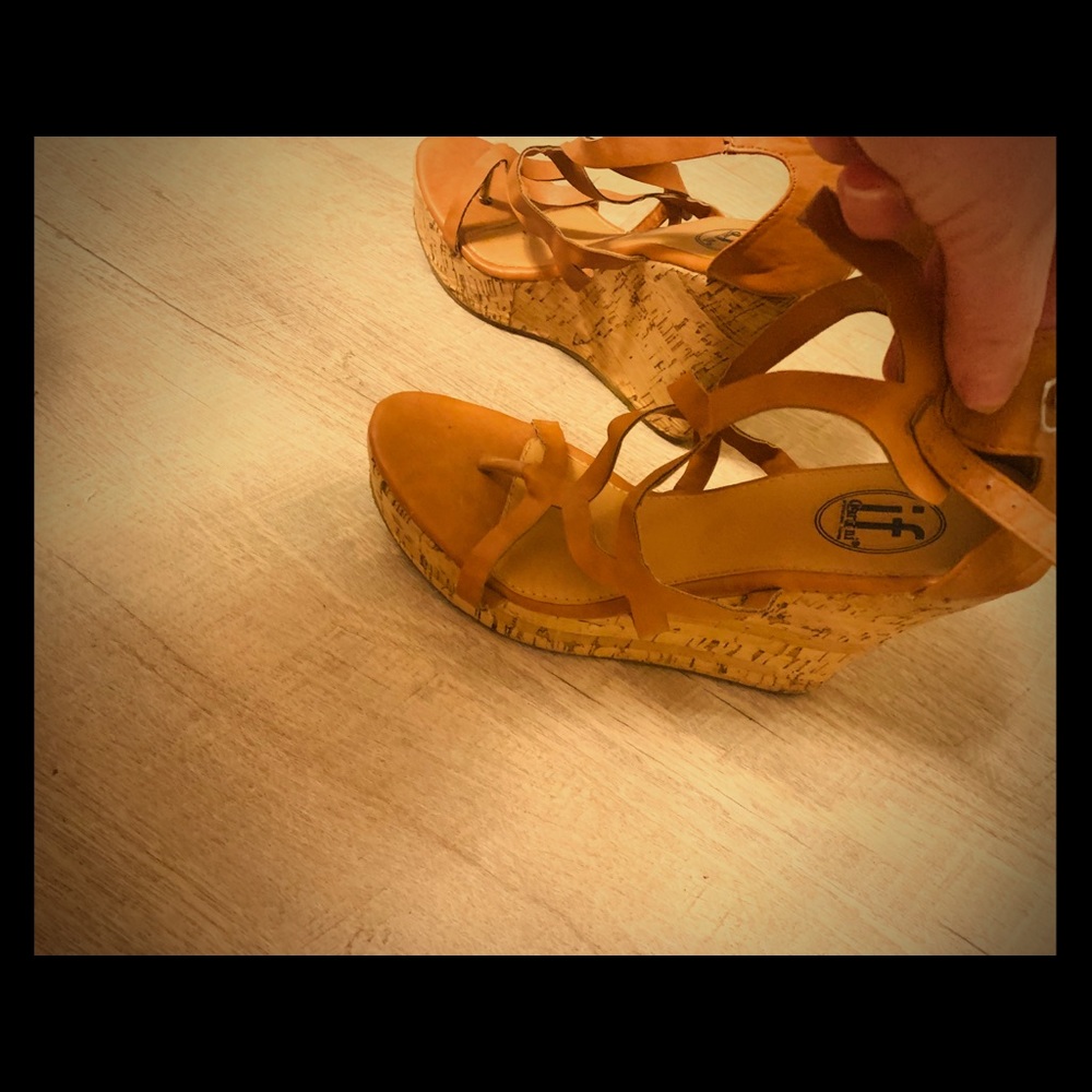 Super strapy size 8 wedges! Great condition!